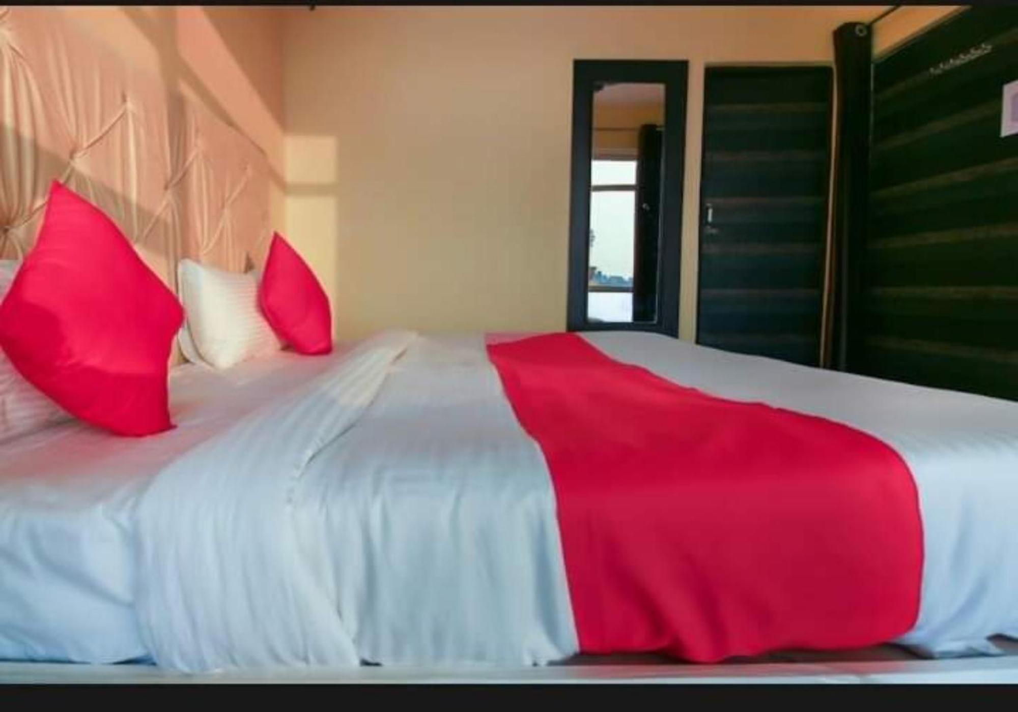 Oyo Green Villa Meerut Buitenkant foto